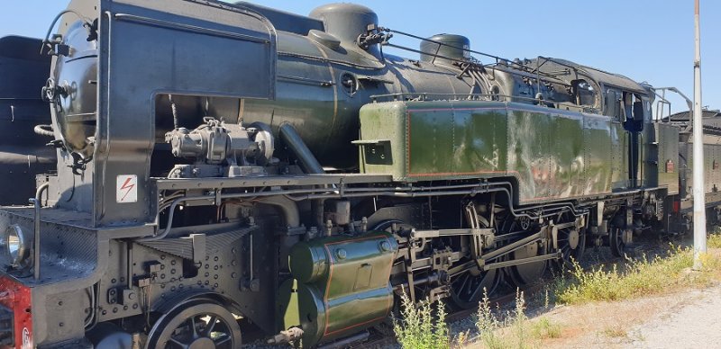 Photo 1 - 2 locos type 141 et 140.jpg