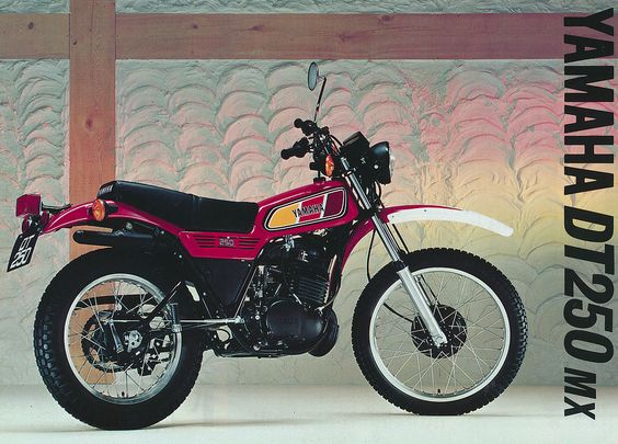 DT 250 MX rouge.jpg