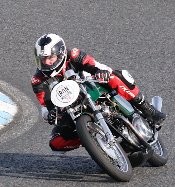 Ironmotors24Norton piste face.JPG