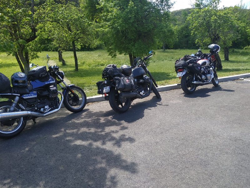 008 On the road.jpg