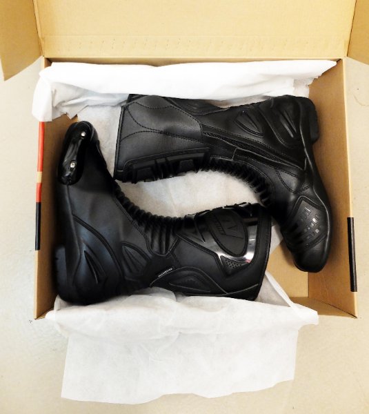 bottes_6r.jpg