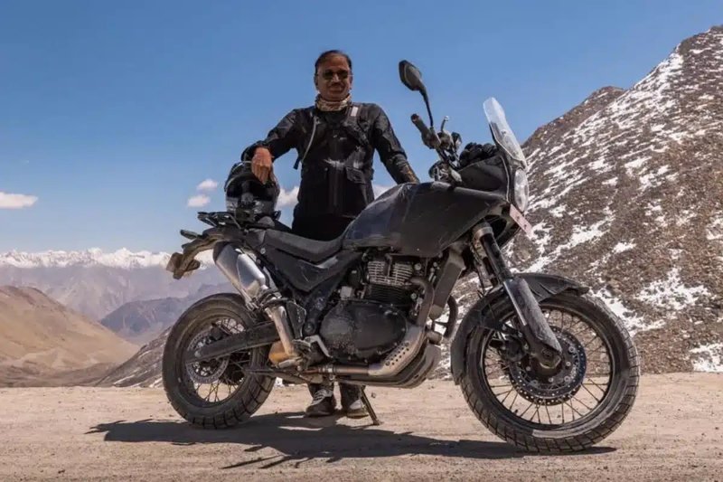 Royal-Enfield-test-nieuwe-Himalayan-750-en-elektrische-HIM-E-in-de-Himalaya-01.jpeg